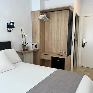 Hostal Apartamentos Abril